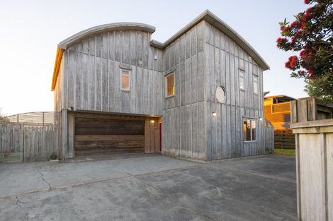 Photo of property in 22a Marine Parade South, Foxton Beach, Foxton, 4815