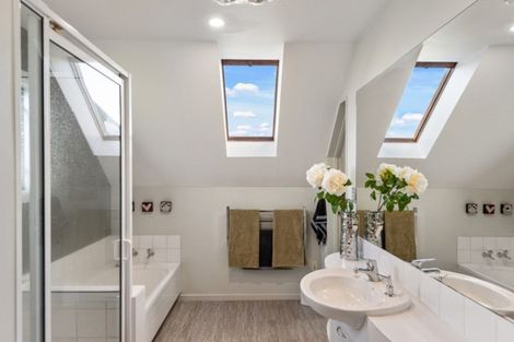 Photo of property in 3/48 Mcfaddens Road, St Albans, Christchurch, 8052