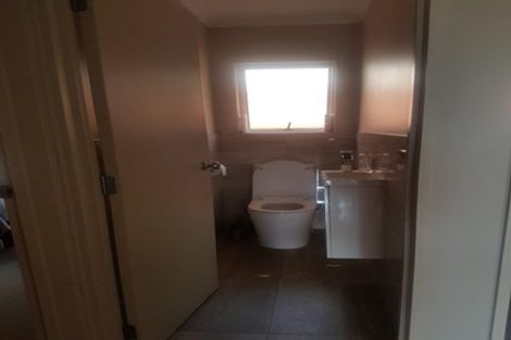 Photo of property in 2 Senator Drive, Manurewa, Auckland, 2105