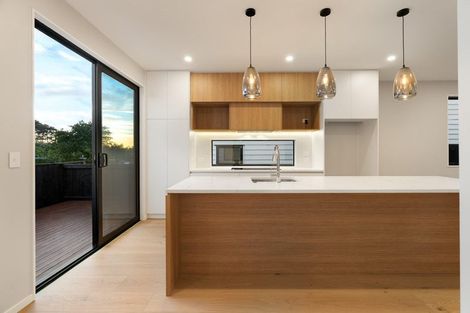 Photo of property in 8b Catalina Crescent, Forrest Hill, Auckland, 0620