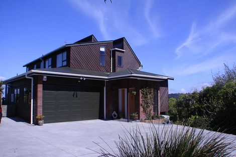 Photo of property in 20a Grendon Road, Titirangi, Auckland, 0604