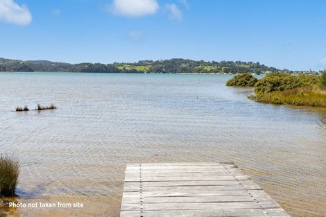 Photo of property in 31 Sandpiper Avenue, Point Wells, 0986