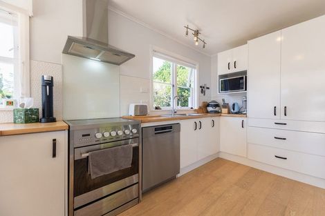 Photo of property in 71 Golf Road, Paraparaumu Beach, Paraparaumu, 5032