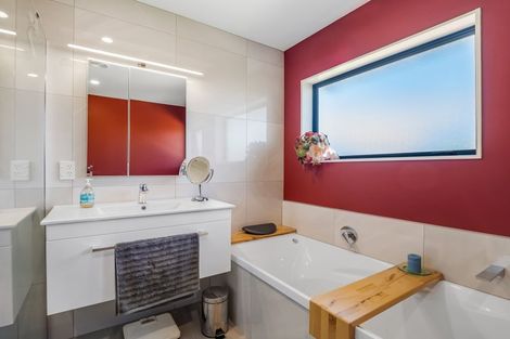 Photo of property in 32 Somerset Crescent, Highbury, Palmerston North, 4412