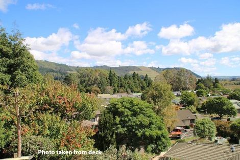 Photo of property in 11 Rika Place, Kawaha Point, Rotorua, 3010