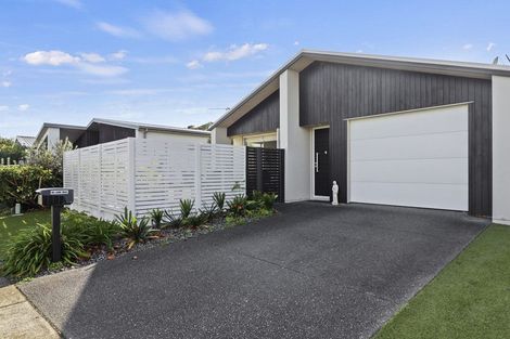 Photo of property in 16 Saint Pauls Drive, Brookfield, Tauranga, 3110