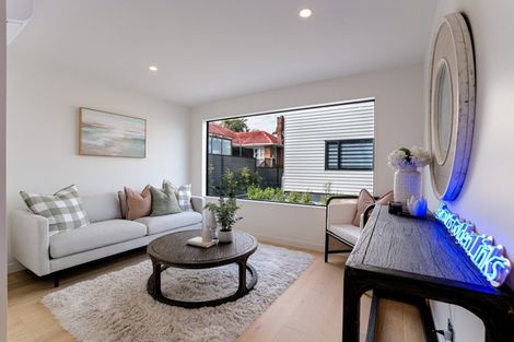 Photo of property in 3b Pine Ridge Terrace, Waikanae Beach, Waikanae, 5036