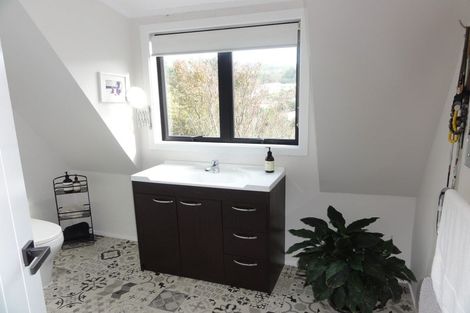 Photo of property in 2 Otonga Way, Churton Park, Wellington, 6037