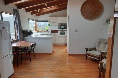 Photo of property in 5a Dennis Way, Island Bay, Wellington, 6023