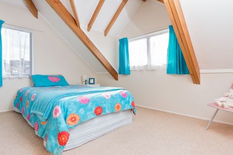 Photo of property in 6 Channing Crescent, Botany Downs, Auckland, 2010