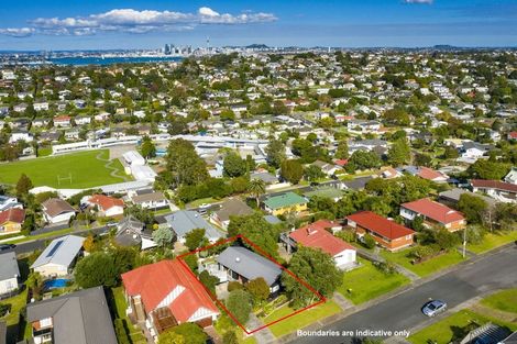 Photo of property in 15 Welland Place, Hillcrest, Auckland, 0627