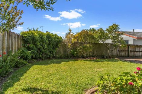 Photo of property in 1/3 Jumento Place, Unsworth Heights, Auckland, 0632