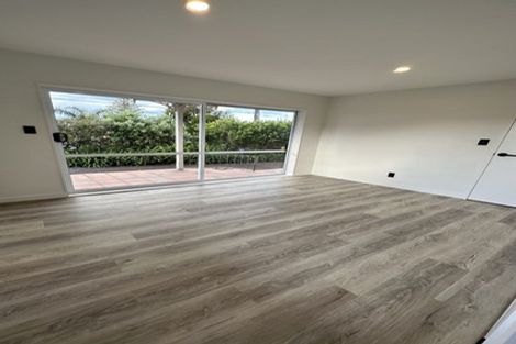 Photo of property in 1/45 Rothesay Bay Road, Rothesay Bay, Auckland, 0630