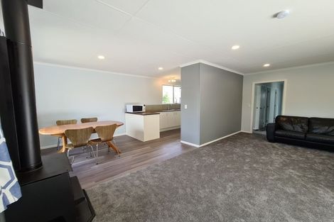 Photo of property in 2 Te Ngaere Place, Merrilands, New Plymouth, 4312