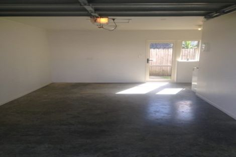 Photo of property in 11 Brashier Circle, Sunnyvale, Auckland, 0612