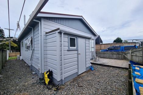 Photo of property in 9 Domett Street, Opunake, 4616