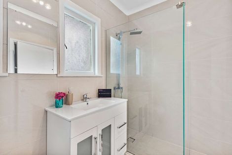 Photo of property in 1/46 West Coast Road, Glen Eden, Auckland, 0602