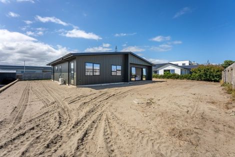 Photo of property in 57 Seagrass Place, Otaki Beach, Otaki, 5512
