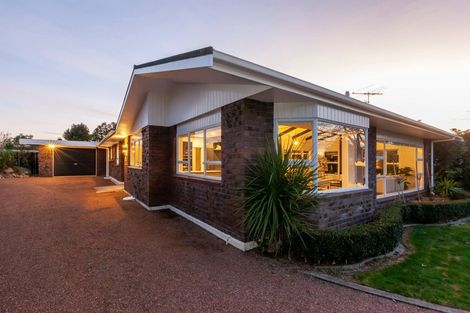 Photo of property in 21 Rewarewa Crescent, Waikanae, 5036