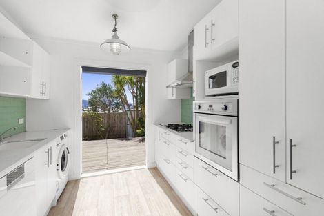 Photo of property in 5 Glendavar Street, Berhampore, Wellington, 6023
