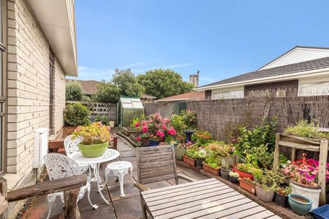 Photo of property in 5 Chertsey Court, Roslyn, Palmerston North, 4414