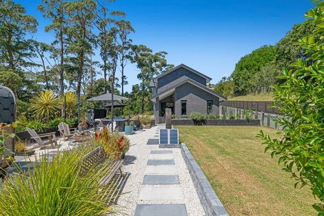 Photo of property in 8 Roberts Road, Matakatia, Whangaparaoa, 0930