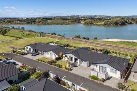 Photo of property in Waterview Estate, 26/4 Greystone Place, Omokoroa, 3114