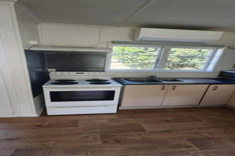 Photo of property in 18 Collins Avenue, Tawa, Wellington, 5028