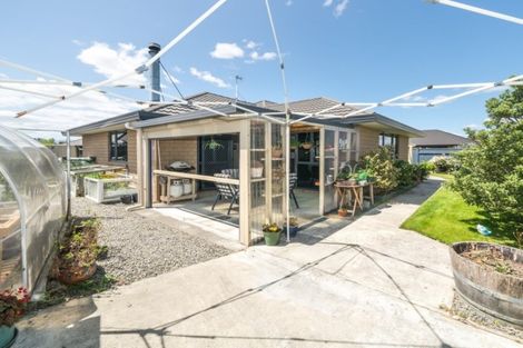 Photo of property in 53 Geneva Terrace, Kelvin Grove, Palmerston North, 4414