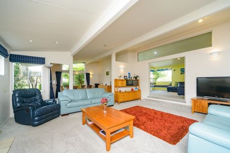 Photo of property in 6 Dunk Place, Milson, Palmerston North, 4414