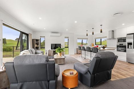 Photo of property in 64 Ruapuke Road, Raglan, 3296