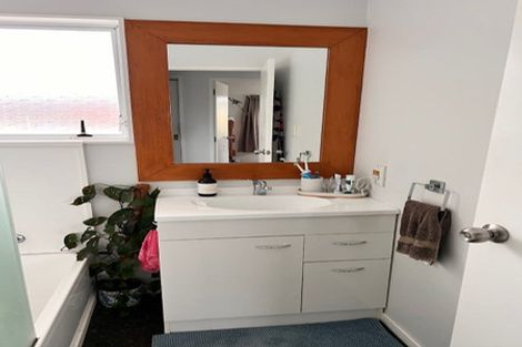 Photo of property in 10b De Quincey Terrace, Highland Park, Auckland, 2010