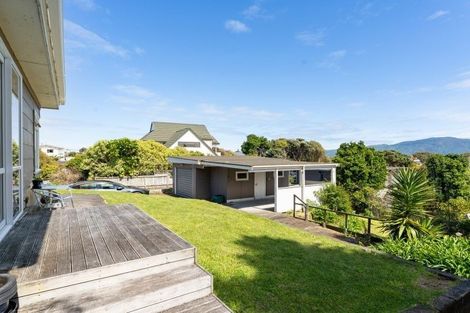 Photo of property in 111 Golf Road, Paraparaumu Beach, Paraparaumu, 5032