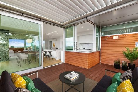 Photo of property in 451 East Coast Road, Murrays Bay, Auckland, 0630