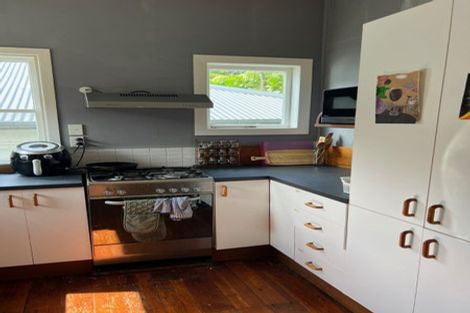 Photo of property in 135 Kelburn Parade, Kelburn, Wellington, 6012