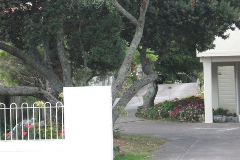 Photo of property in 1/62 Browns Bay Road, Rothesay Bay, Auckland, 0630