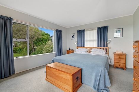 Photo of property in 23 Roberts Road, Matakatia, Whangaparaoa, 0930