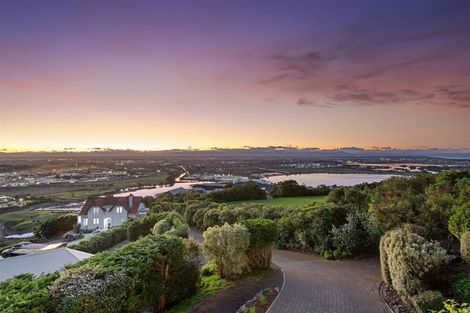 Photo of property in 210 Cannon Hill Crescent, Mount Pleasant, Christchurch, 8081