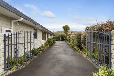 Photo of property in 14 Brookfield Place, Paraparaumu, 5032