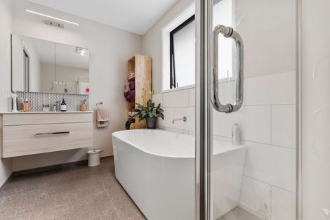 Photo of property in 44b Waikite Road, Welcome Bay, Tauranga, 3112