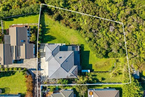 Photo of property in 21 Mcewen Crescent, Riverstone Terraces, Upper Hutt, 5018