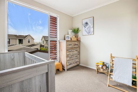 Photo of property in 9s Clearwater Cove, West Harbour, Auckland, 0618