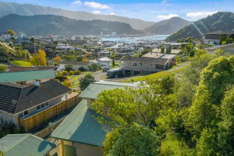 Photo of property in 27 Seaview Crescent, Picton, 7220
