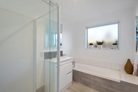 Photo of property in 2/111 Harris Crescent, Papanui, Christchurch, 8053