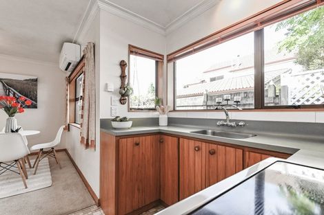 Photo of property in 2/505 Fitzroy Avenue, Hastings, 4122