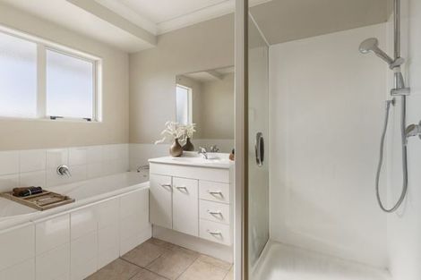 Photo of property in 27 Riverstone Road, Te Atatu Peninsula, Auckland, 0610