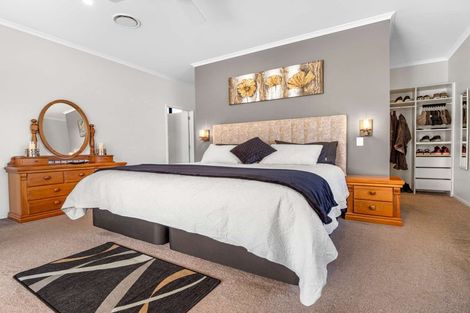 Photo of property in 8 Meadowview Close, Waiuku, 2123