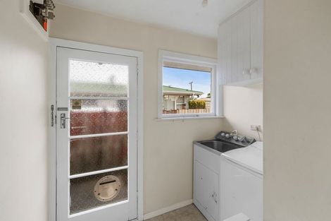 Photo of property in 77 Farquhars Road, Redwood, Christchurch, 8051