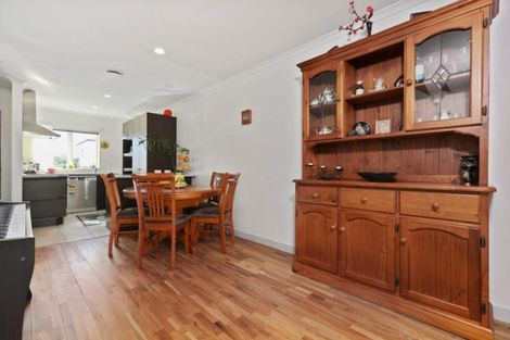 Photo of property in 6 Brashier Circle, Sunnyvale, Auckland, 0612