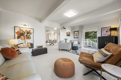 Photo of property in 1/2 Heathcote Road, Castor Bay, Auckland, 0620